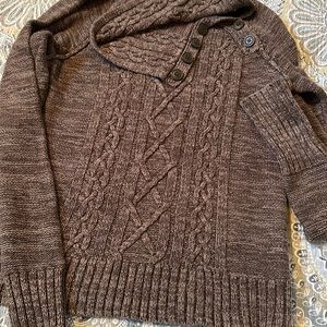 M Comfy brown sweater, button detailing